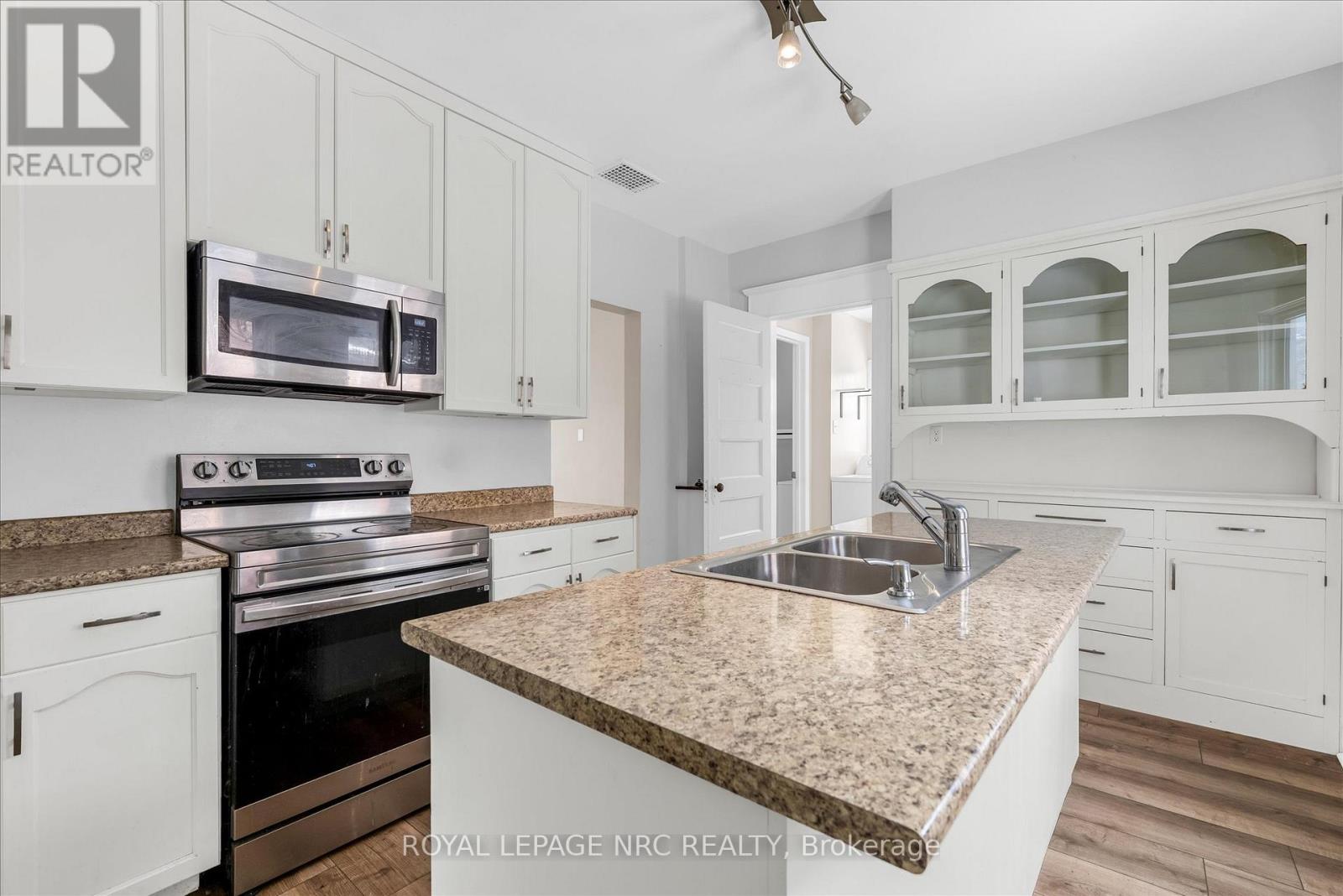 4878 Stamford Street, Niagara Falls, Ontario  L2E 1M1 - Photo 13 - X12833418