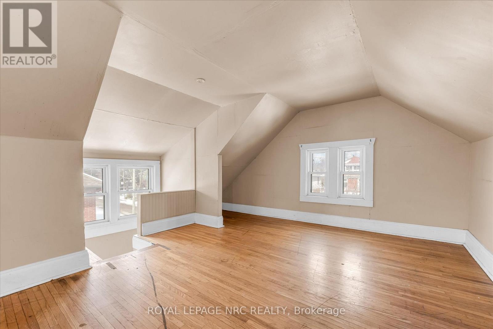 4878 Stamford Street, Niagara Falls, Ontario  L2E 1M1 - Photo 33 - X12833418