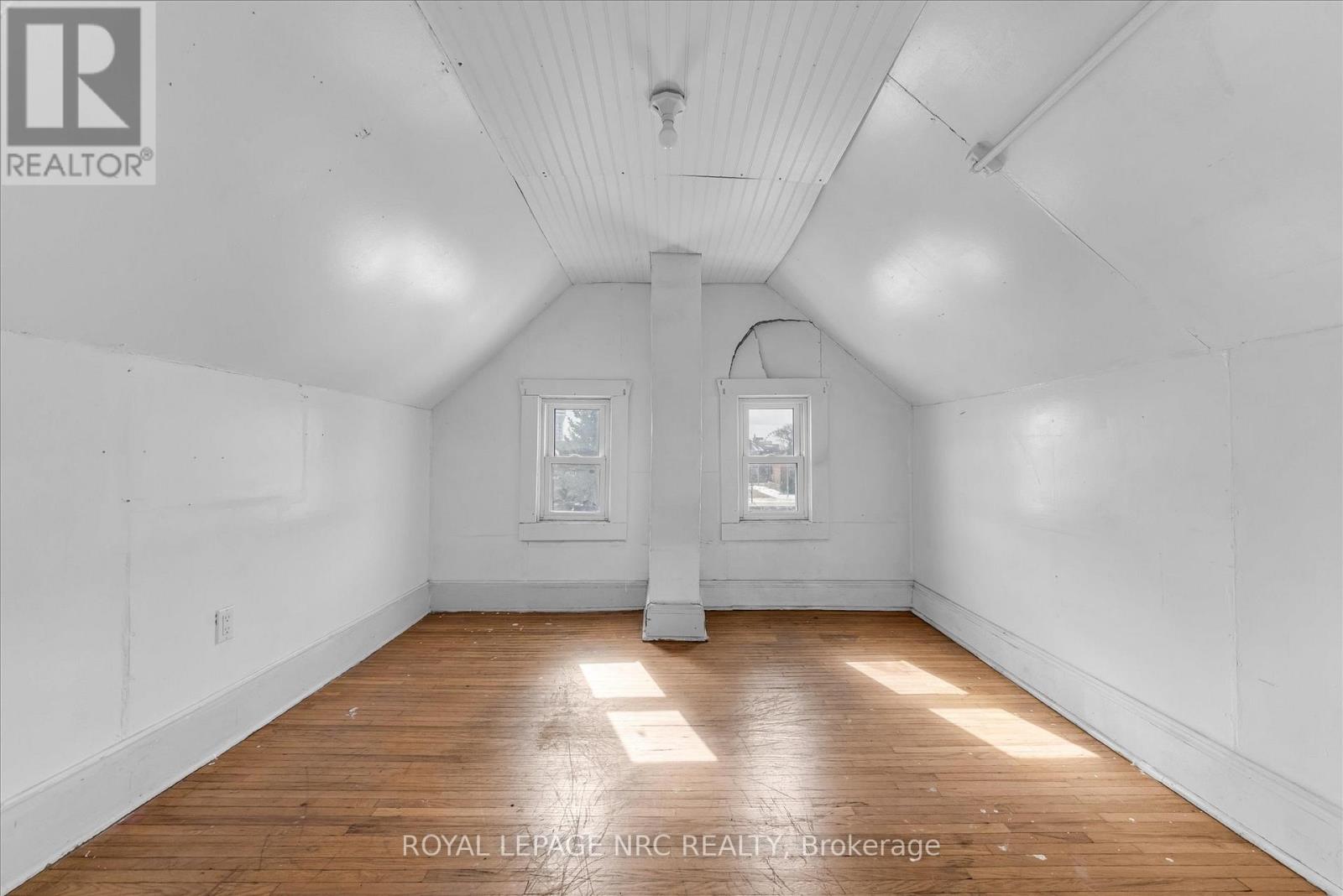 4878 Stamford Street, Niagara Falls, Ontario  L2E 1M1 - Photo 34 - X12833418