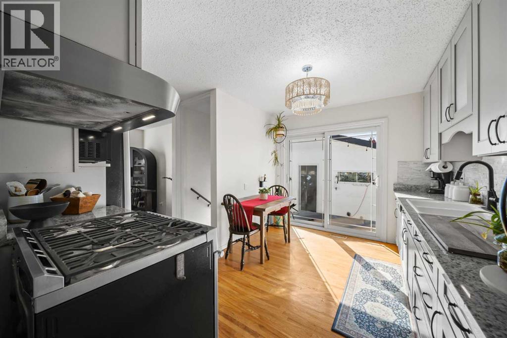 379 Westwood Drive Sw, Calgary, Alberta  T3C 2W5 - Photo 10 - A2291270