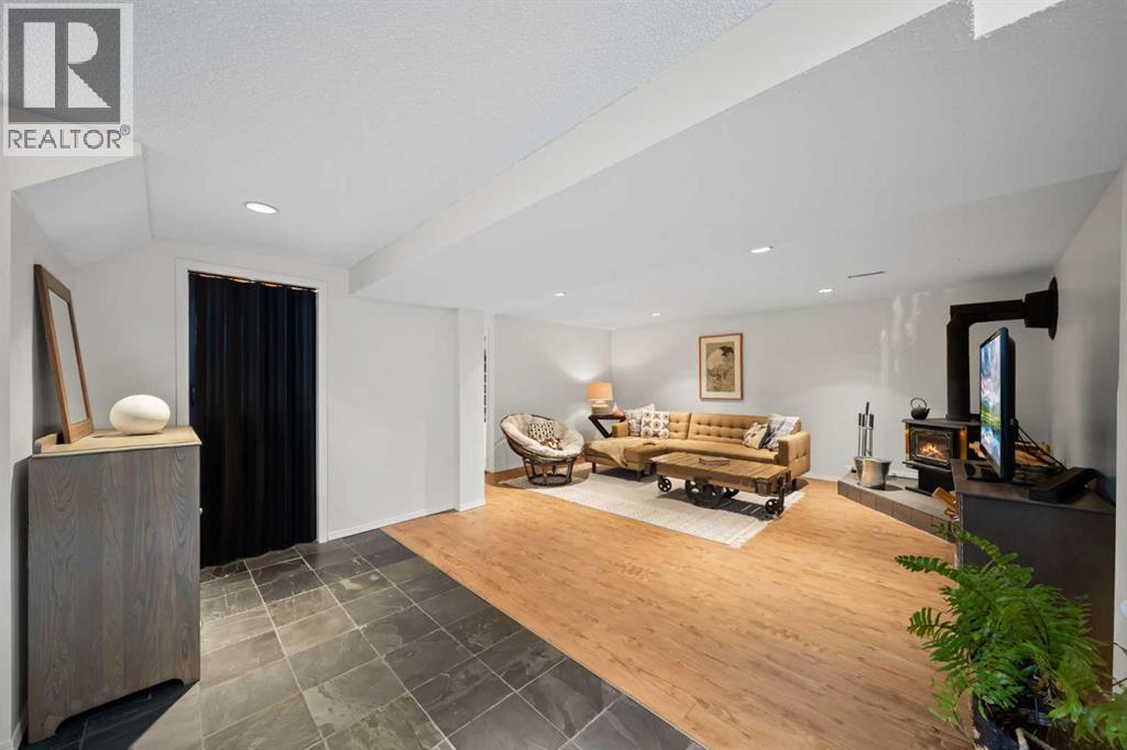 379 Westwood Drive Sw, Calgary, Alberta  T3C 2W5 - Photo 23 - A2291270