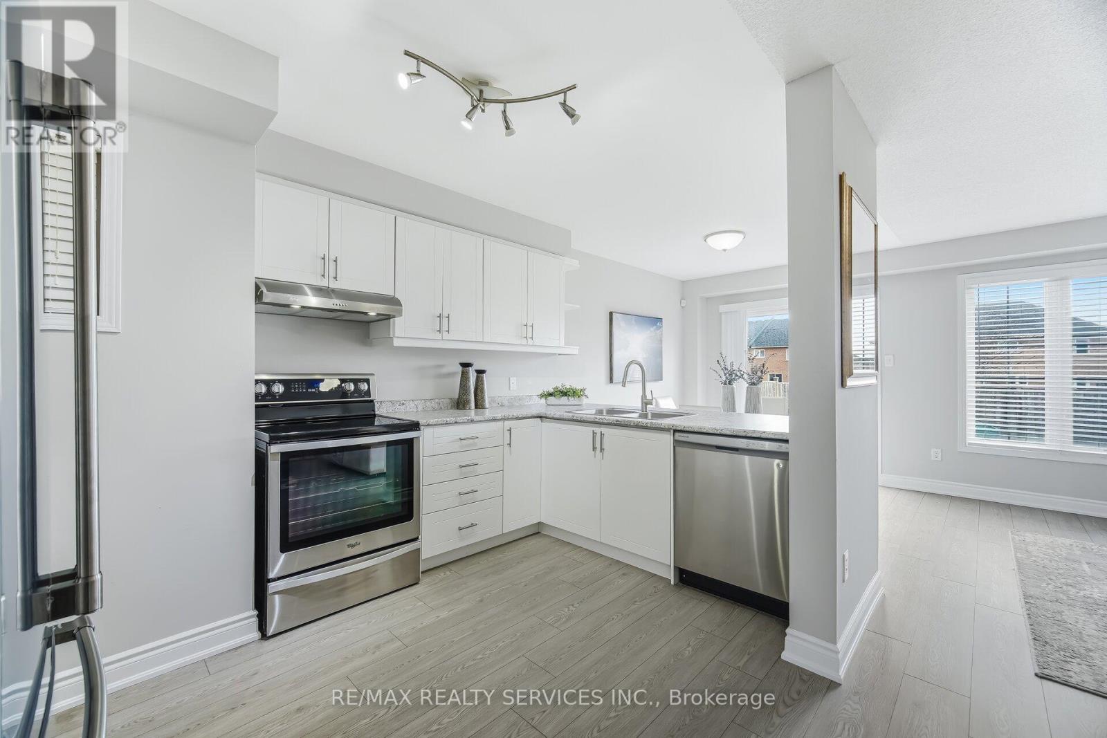 20 Mossgrove Crescent, Brampton, Ontario  L7A 1R1 - Photo 10 - W12943856