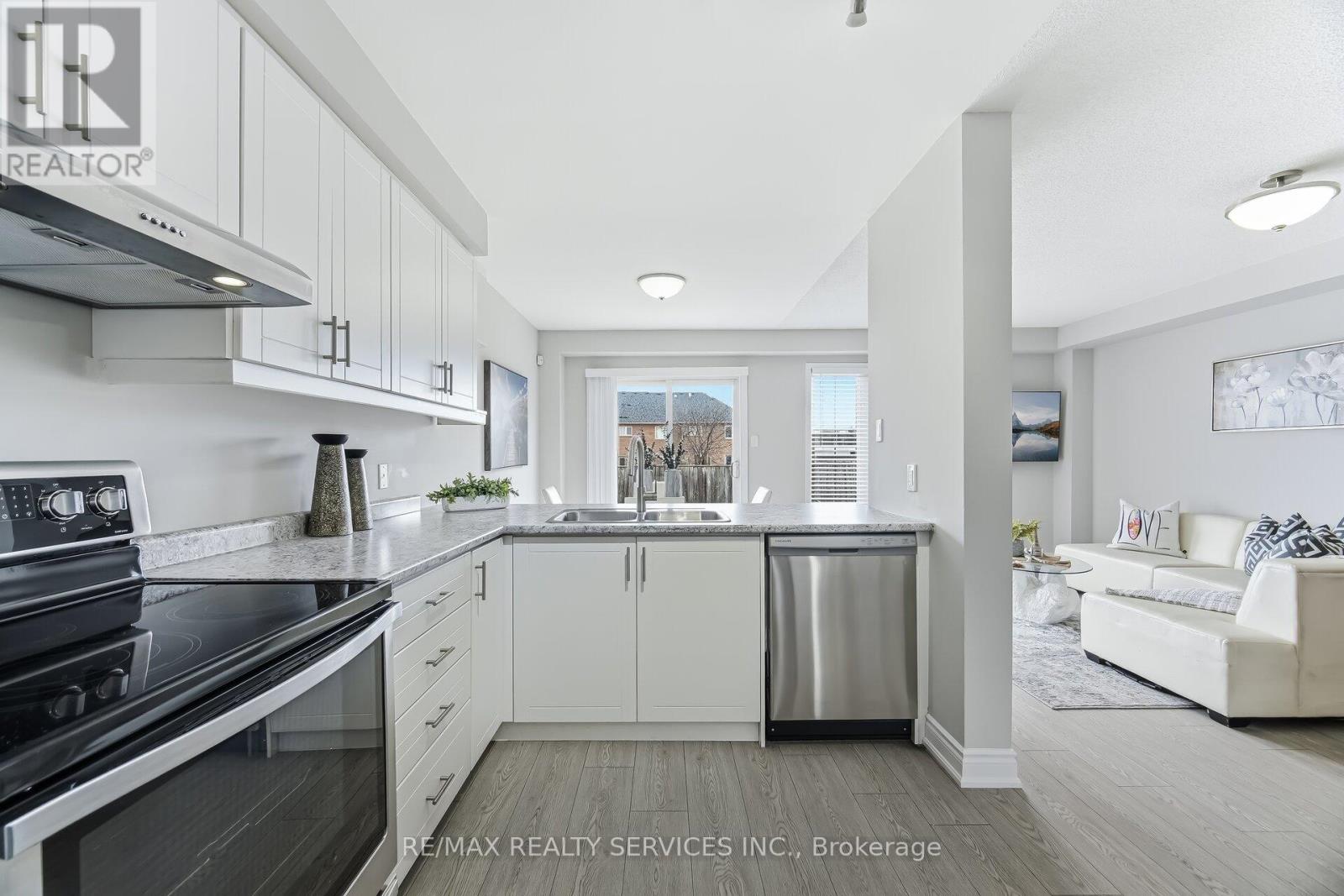 20 Mossgrove Crescent, Brampton, Ontario  L7A 1R1 - Photo 11 - W12943856