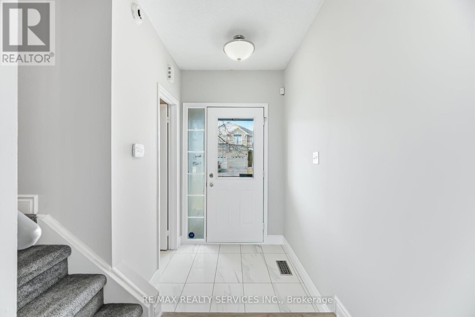 20 Mossgrove Crescent, Brampton, Ontario  L7A 1R1 - Photo 5 - W12943856