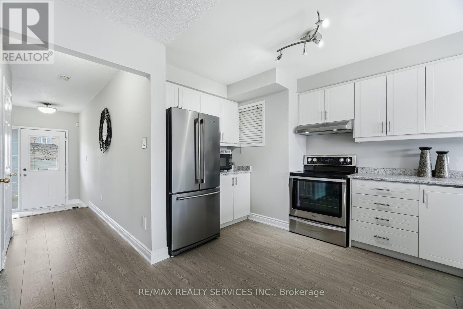 20 Mossgrove Crescent, Brampton, Ontario  L7A 1R1 - Photo 7 - W12943856