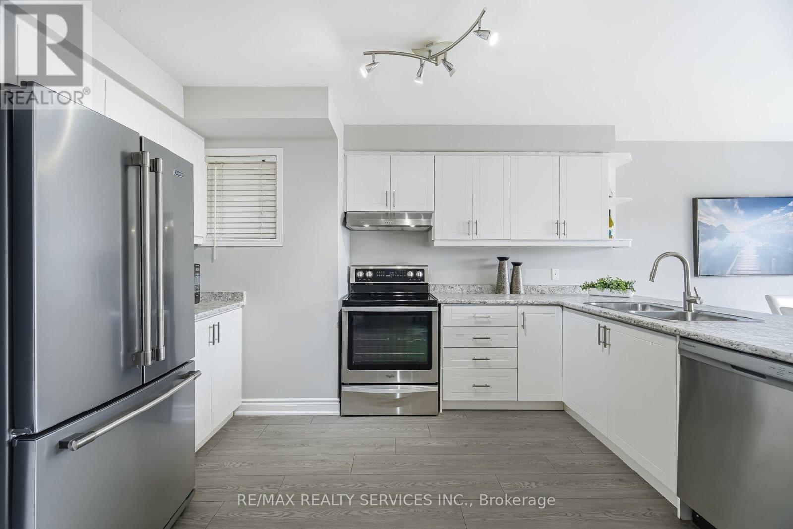 20 Mossgrove Crescent, Brampton, Ontario  L7A 1R1 - Photo 8 - W12943856