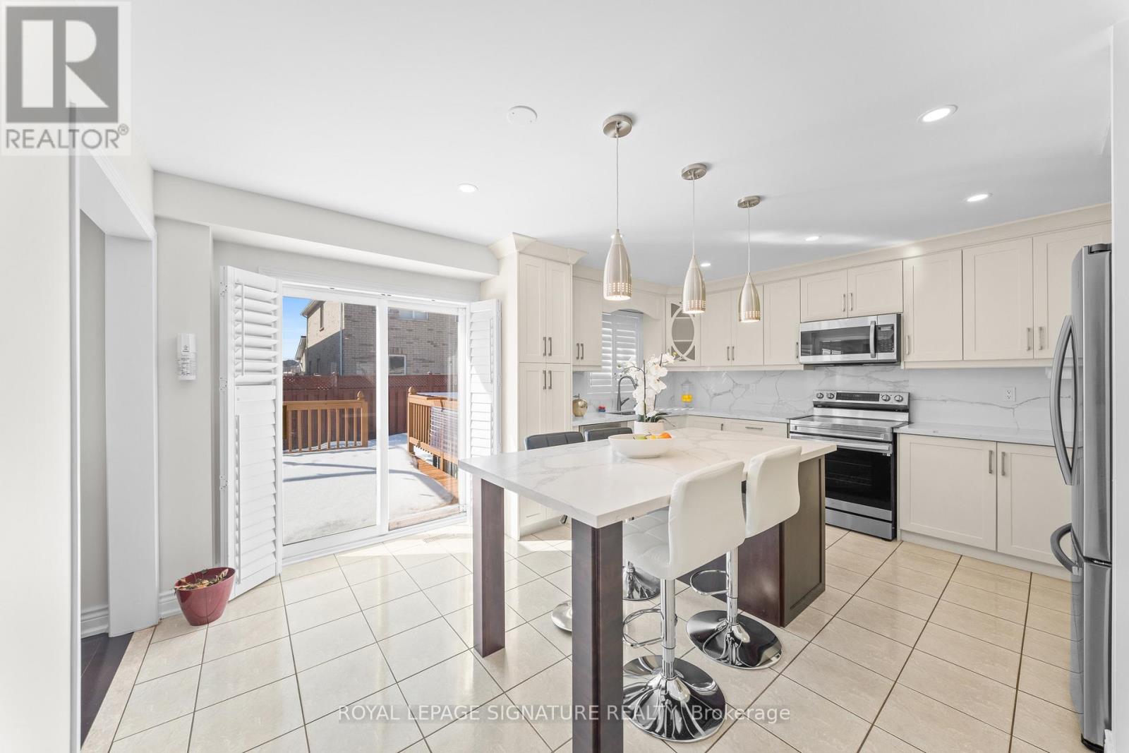 16 Newark Way, Brampton, Ontario  L7A 2V1 - Photo 10 - W12943866