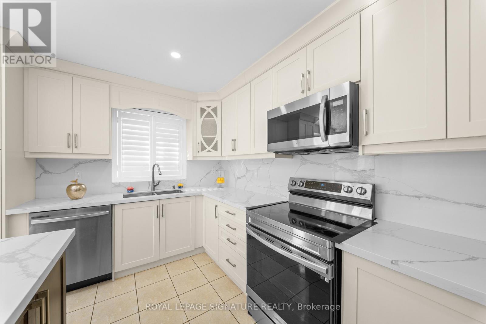 16 Newark Way, Brampton, Ontario  L7A 2V1 - Photo 11 - W12943866