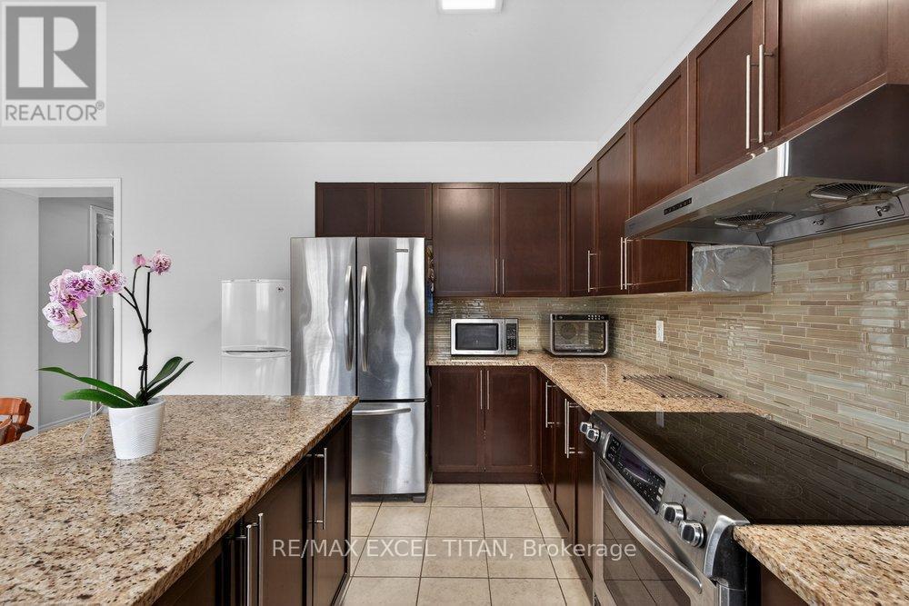 17 Tysonville Circle, Brampton, Ontario  L7A 4A6 - Photo 10 - W12943870