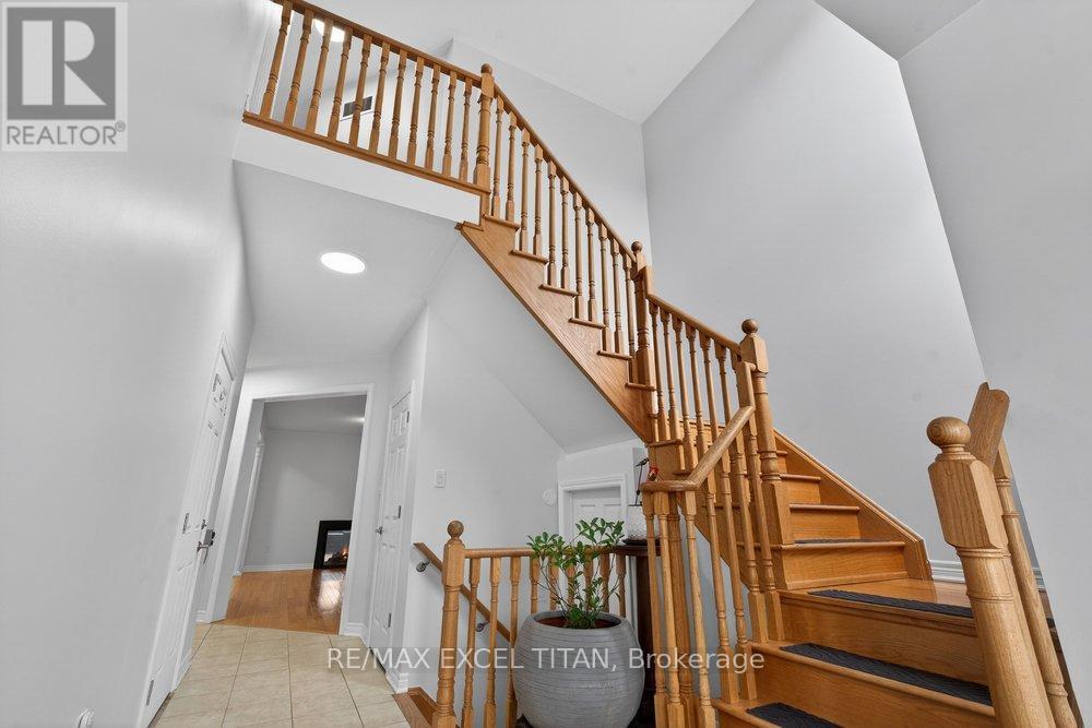 17 Tysonville Circle, Brampton, Ontario  L7A 4A6 - Photo 2 - W12943870