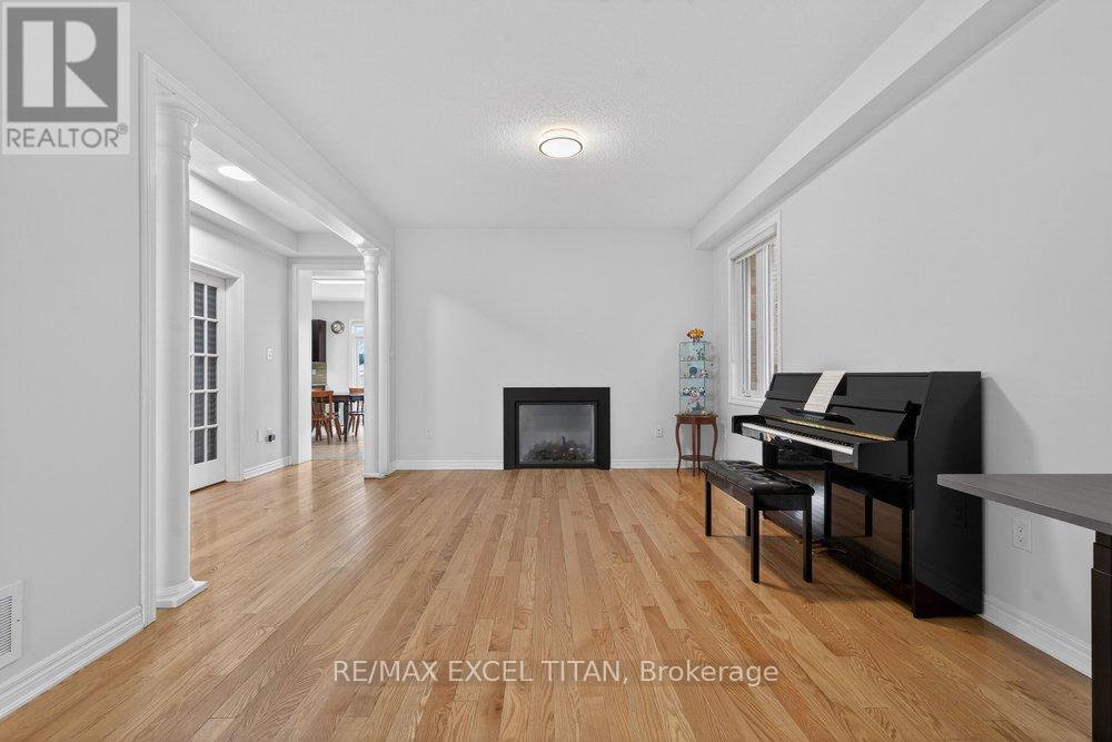 17 Tysonville Circle, Brampton, Ontario  L7A 4A6 - Photo 4 - W12943870