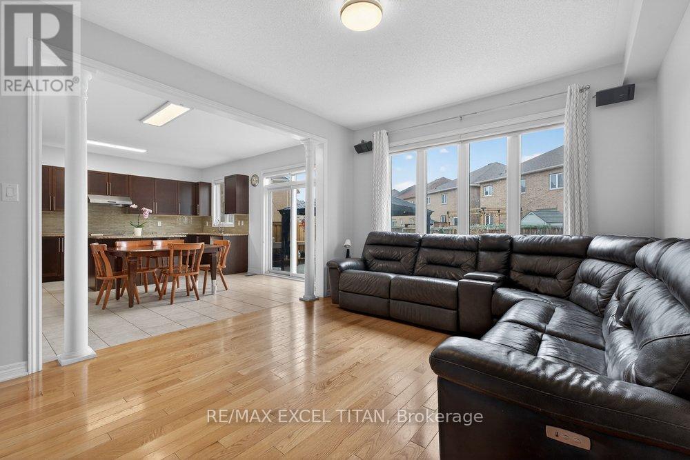 17 Tysonville Circle, Brampton, Ontario  L7A 4A6 - Photo 7 - W12943870