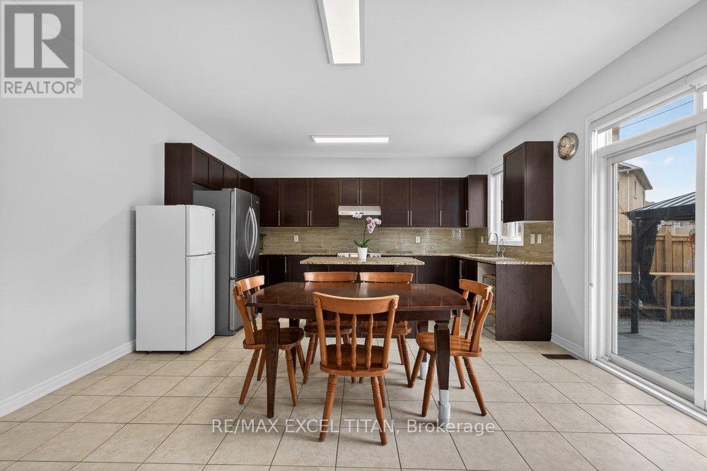 17 Tysonville Circle, Brampton, Ontario  L7A 4A6 - Photo 9 - W12943870