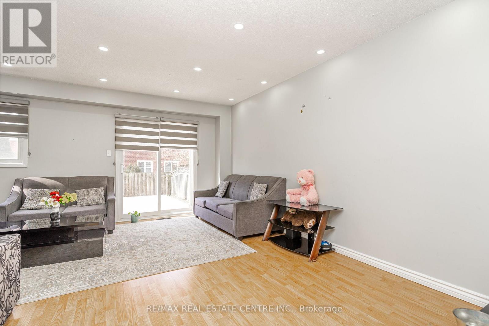 28 Silverstream Road, Brampton, Ontario  L6Z 3W5 - Photo 4 - W12943874