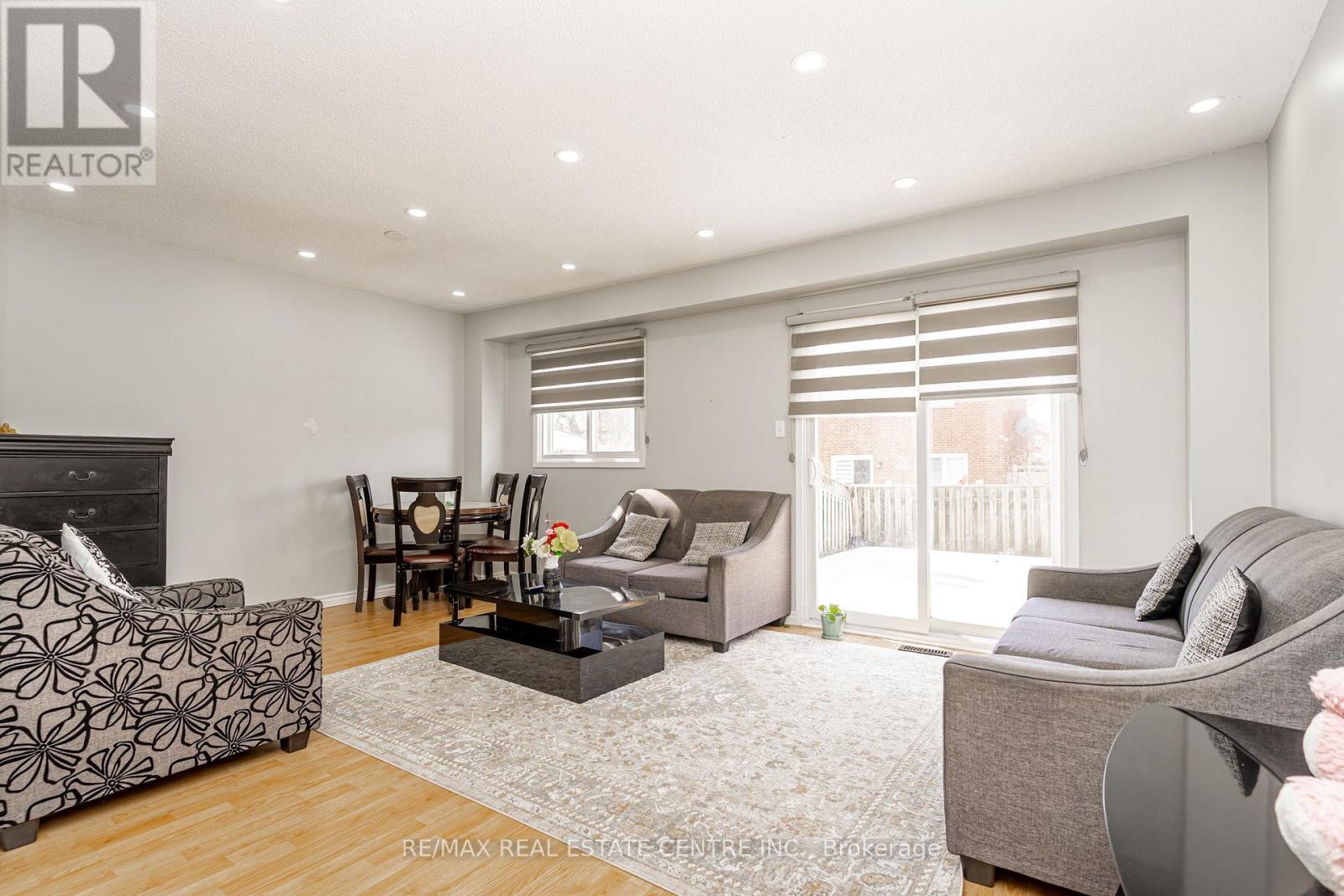 28 Silverstream Road, Brampton, Ontario  L6Z 3W5 - Photo 5 - W12943874