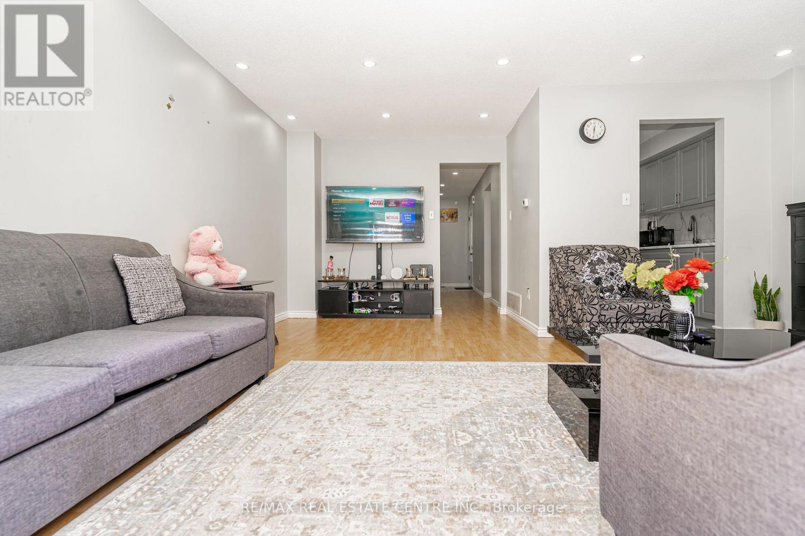 28 Silverstream Road, Brampton, Ontario  L6Z 3W5 - Photo 8 - W12943874