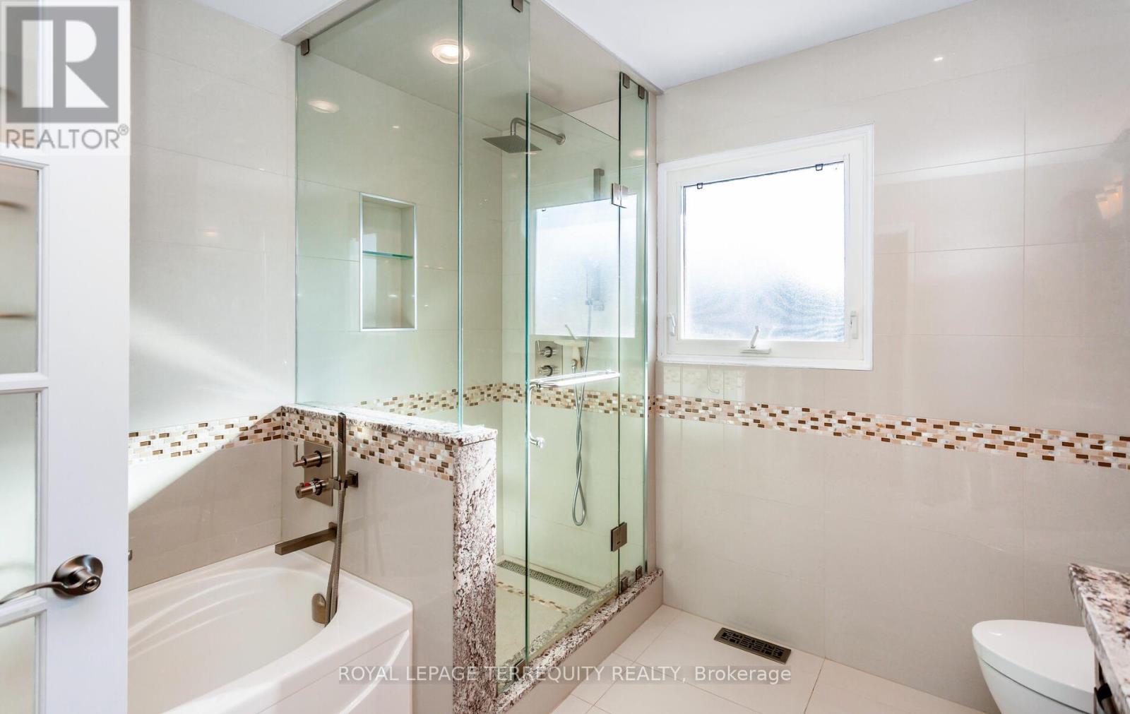 1656 Carrington Road, Mississauga, Ontario  L5M 2K2 - Photo 11 - W12943876