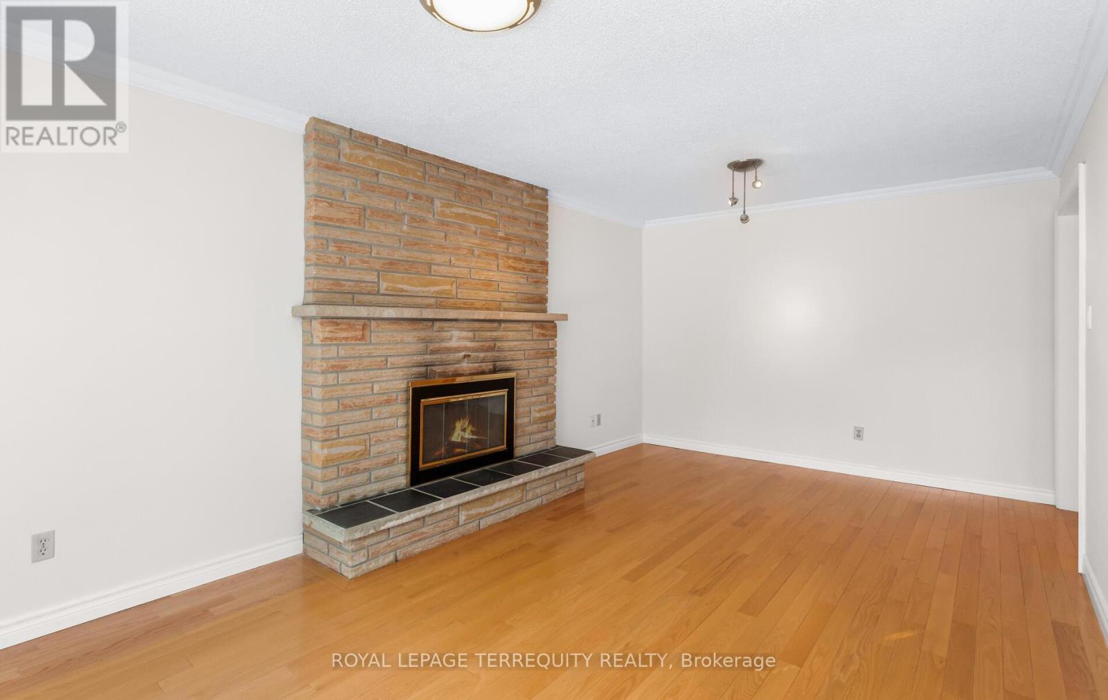 1656 Carrington Road, Mississauga, Ontario  L5M 2K2 - Photo 5 - W12943876