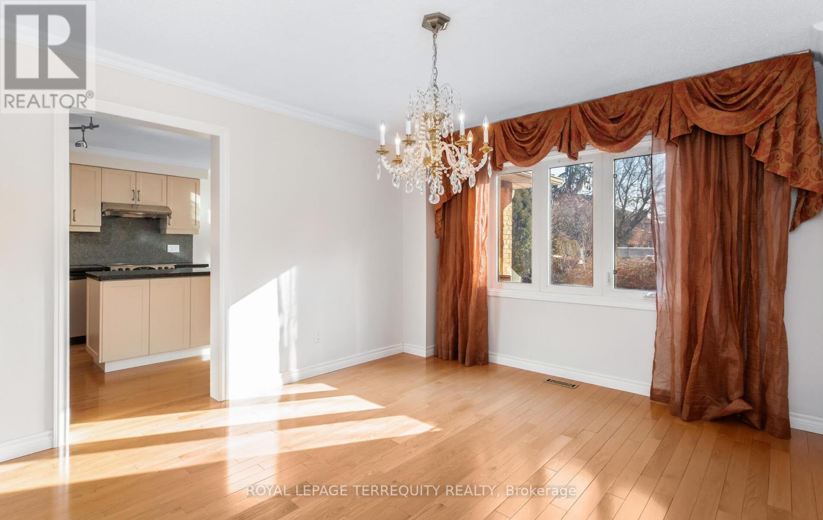 1656 Carrington Road, Mississauga, Ontario  L5M 2K2 - Photo 6 - W12943876