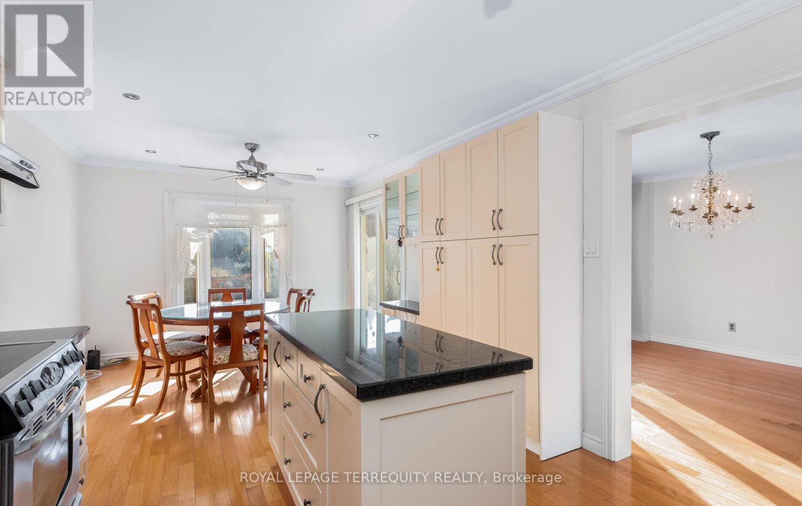 1656 Carrington Road, Mississauga, Ontario  L5M 2K2 - Photo 7 - W12943876