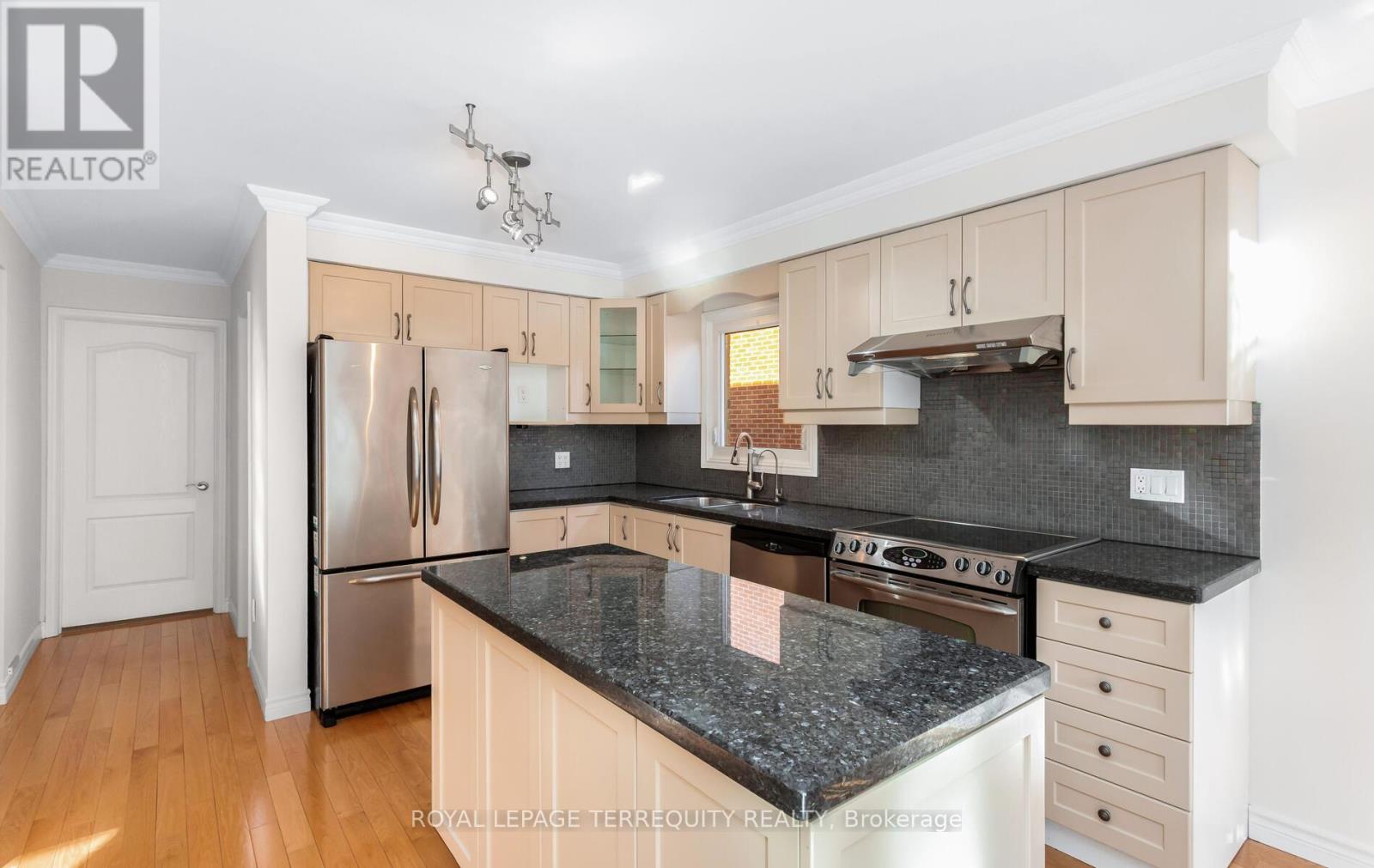 1656 Carrington Road, Mississauga, Ontario  L5M 2K2 - Photo 8 - W12943876