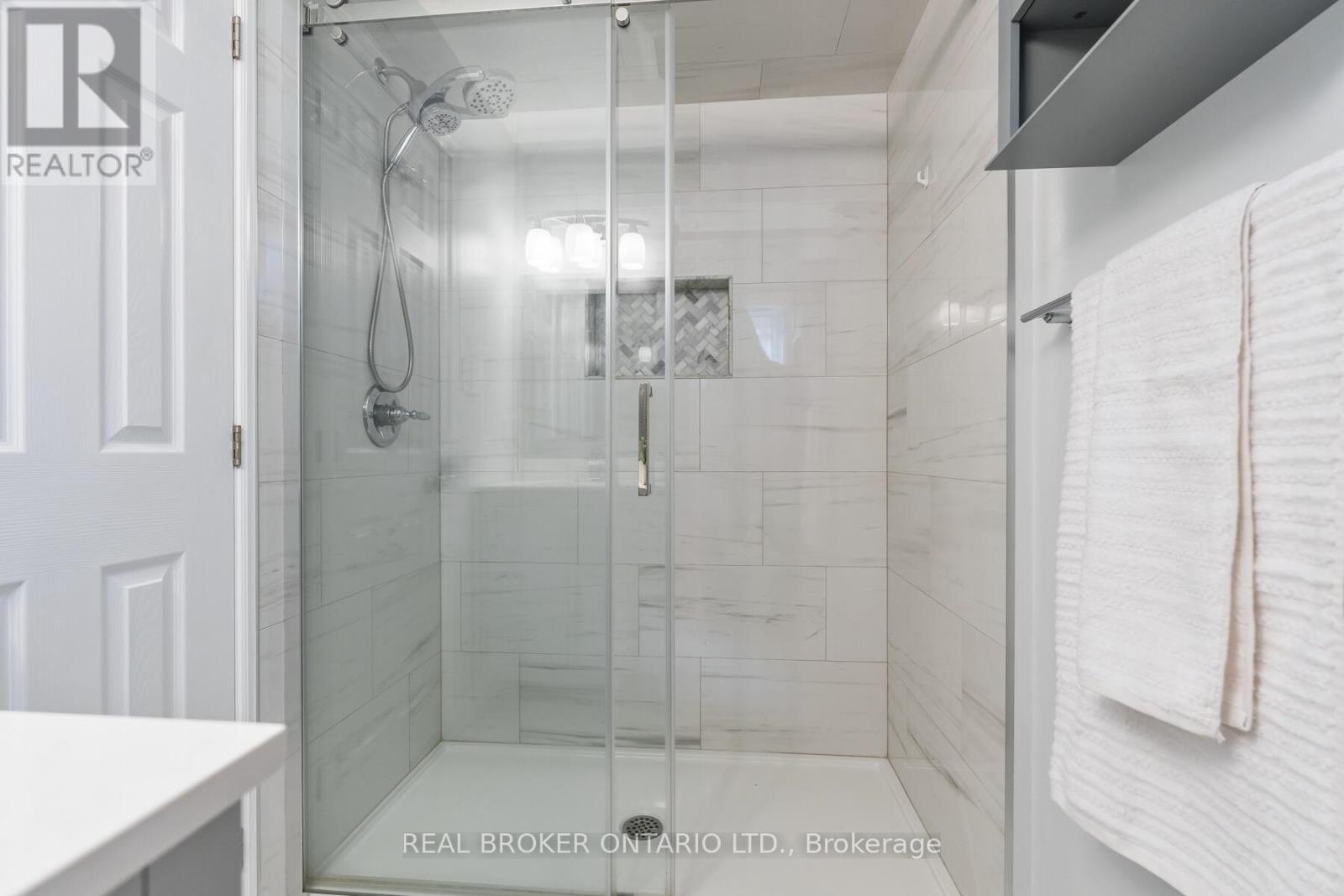 15 Smith Drive, Halton Hills, Ontario  L7G 5K7 - Photo 15 - W12943898