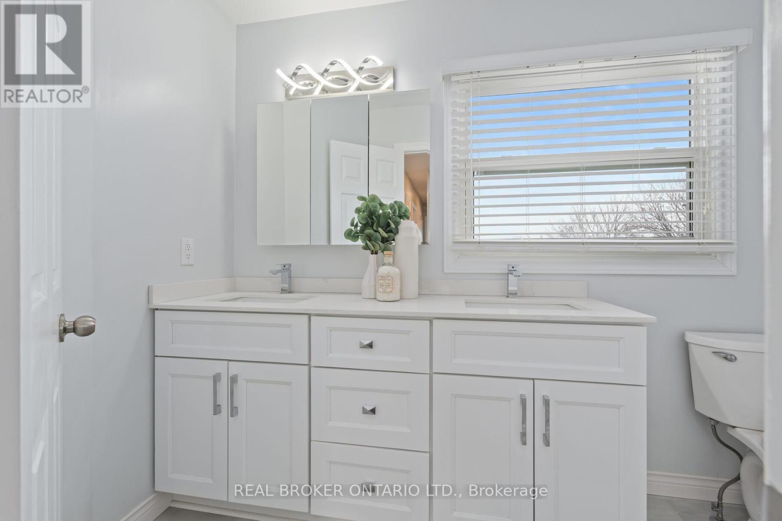 15 Smith Drive, Halton Hills, Ontario  L7G 5K7 - Photo 17 - W12943898