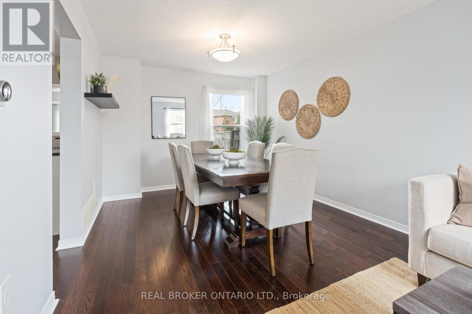 15 Smith Drive, Halton Hills, Ontario  L7G 5K7 - Photo 4 - W12943898