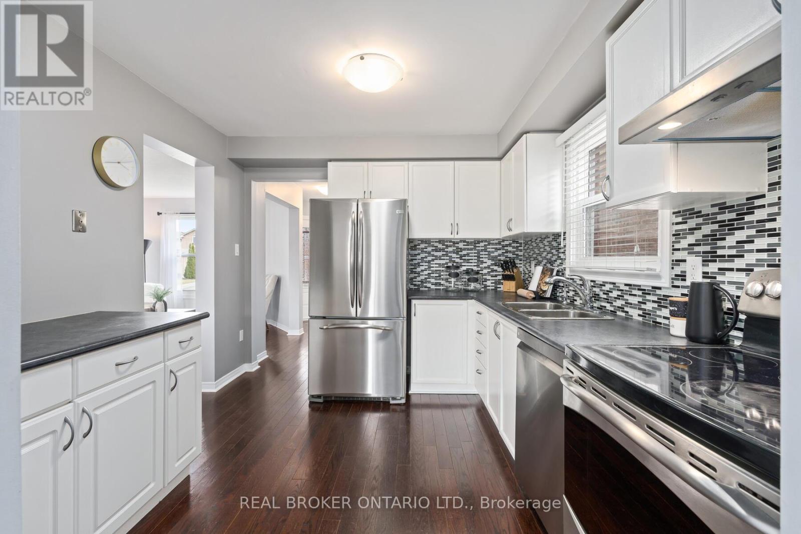 15 Smith Drive, Halton Hills, Ontario  L7G 5K7 - Photo 6 - W12943898