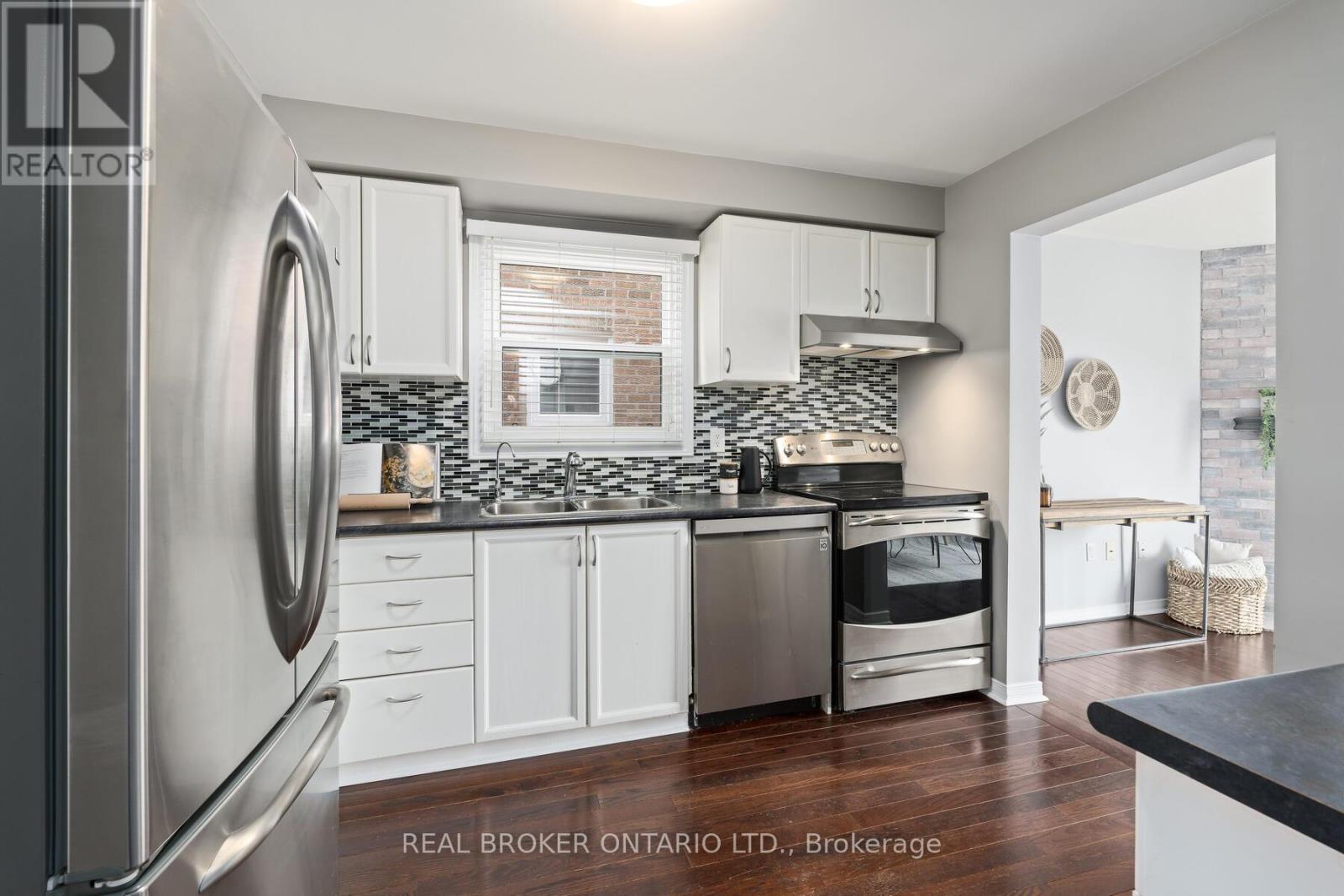 15 Smith Drive, Halton Hills, Ontario  L7G 5K7 - Photo 7 - W12943898