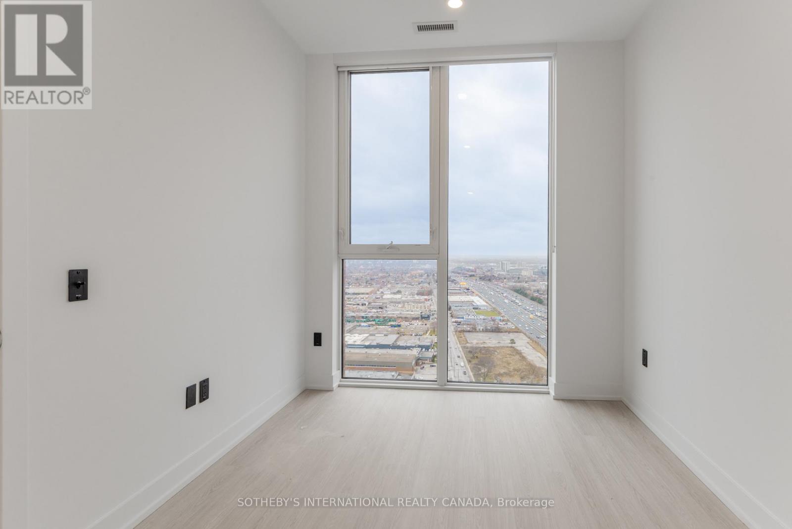 505 - 31 York Garden Way, Toronto, Ontario  M6A 2V1 - Photo 8 - W12943900