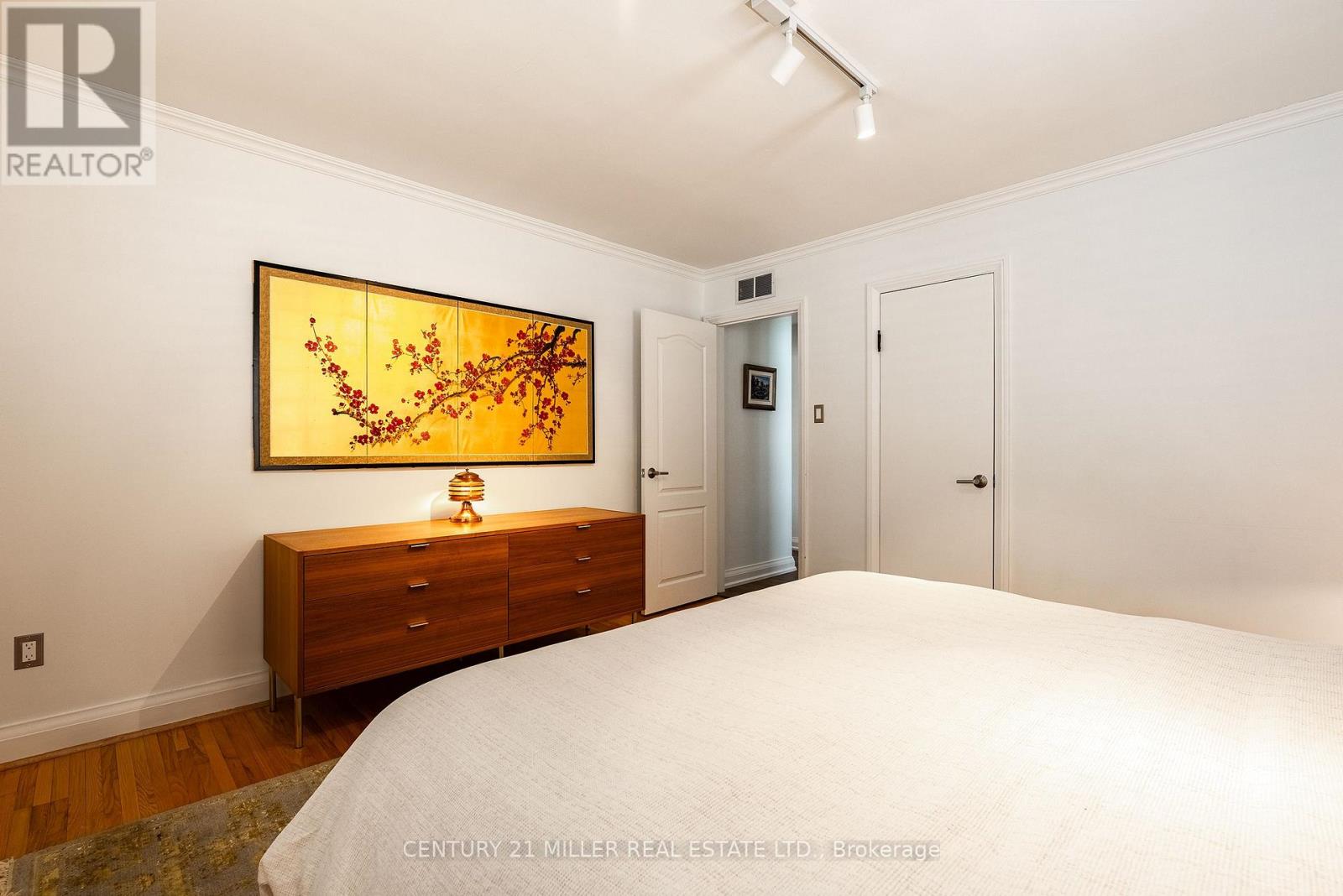 262 Oakwood Crescent, Oakville, Ontario  L6K 3M8 - Photo 21 - W12943912