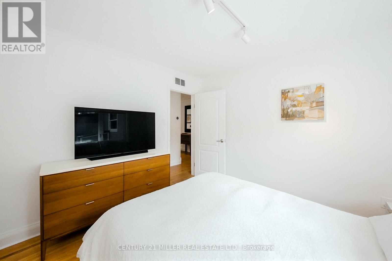 262 Oakwood Crescent, Oakville, Ontario  L6K 3M8 - Photo 25 - W12943912