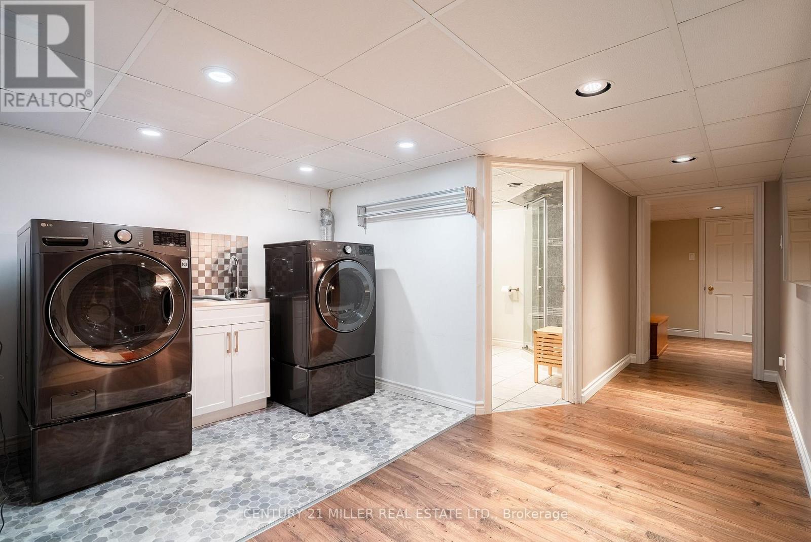 262 Oakwood Crescent, Oakville, Ontario  L6K 3M8 - Photo 33 - W12943912