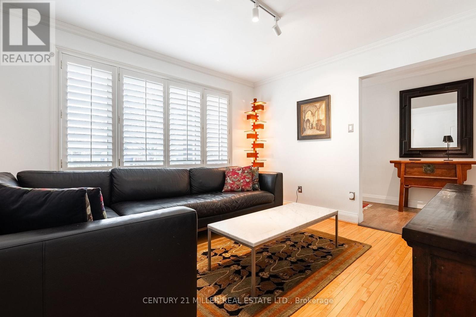 262 Oakwood Crescent, Oakville, Ontario  L6K 3M8 - Photo 9 - W12943912