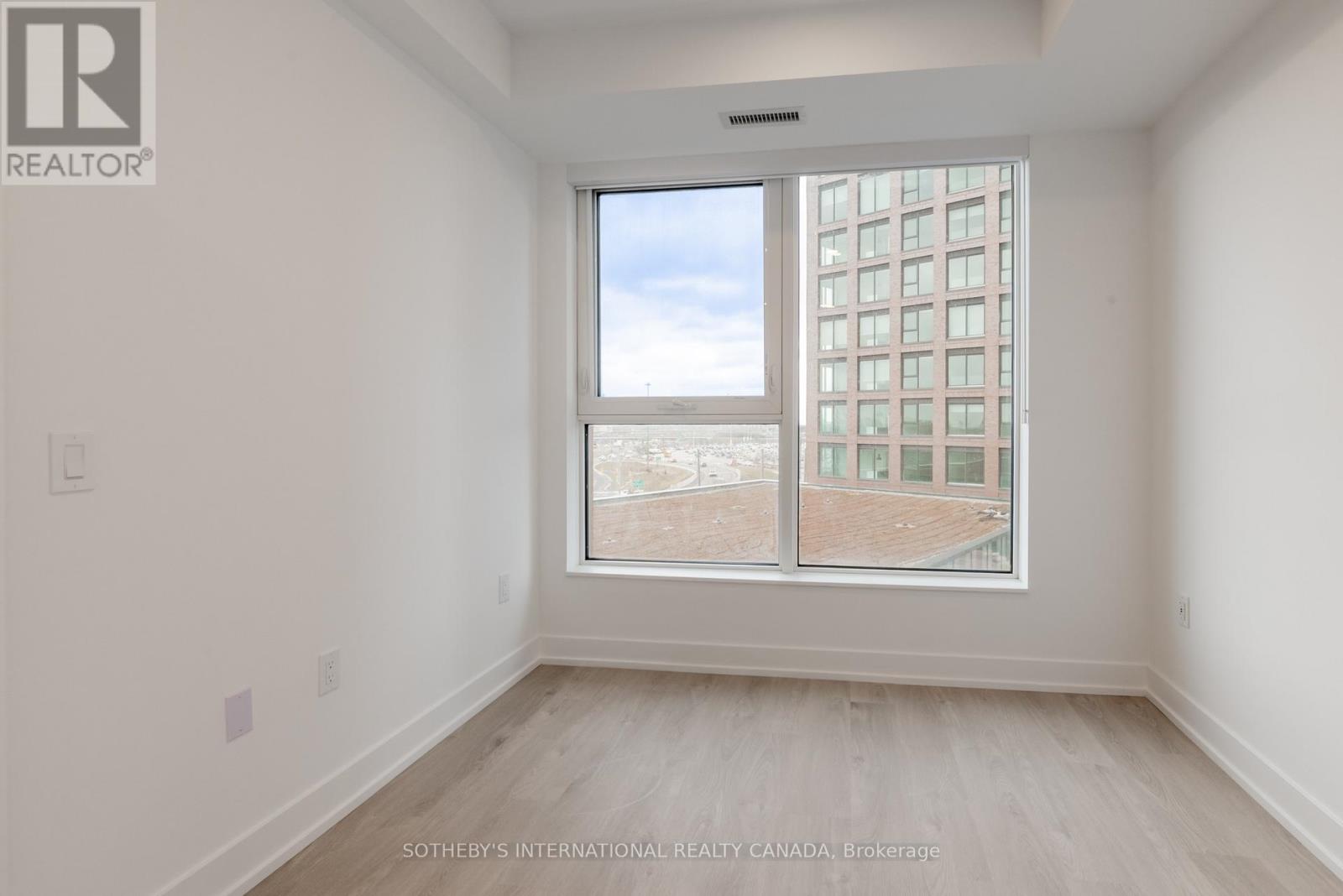 1001 - 31 York Garden Way, Toronto, Ontario  M6A 2V1 - Photo 6 - W12943914