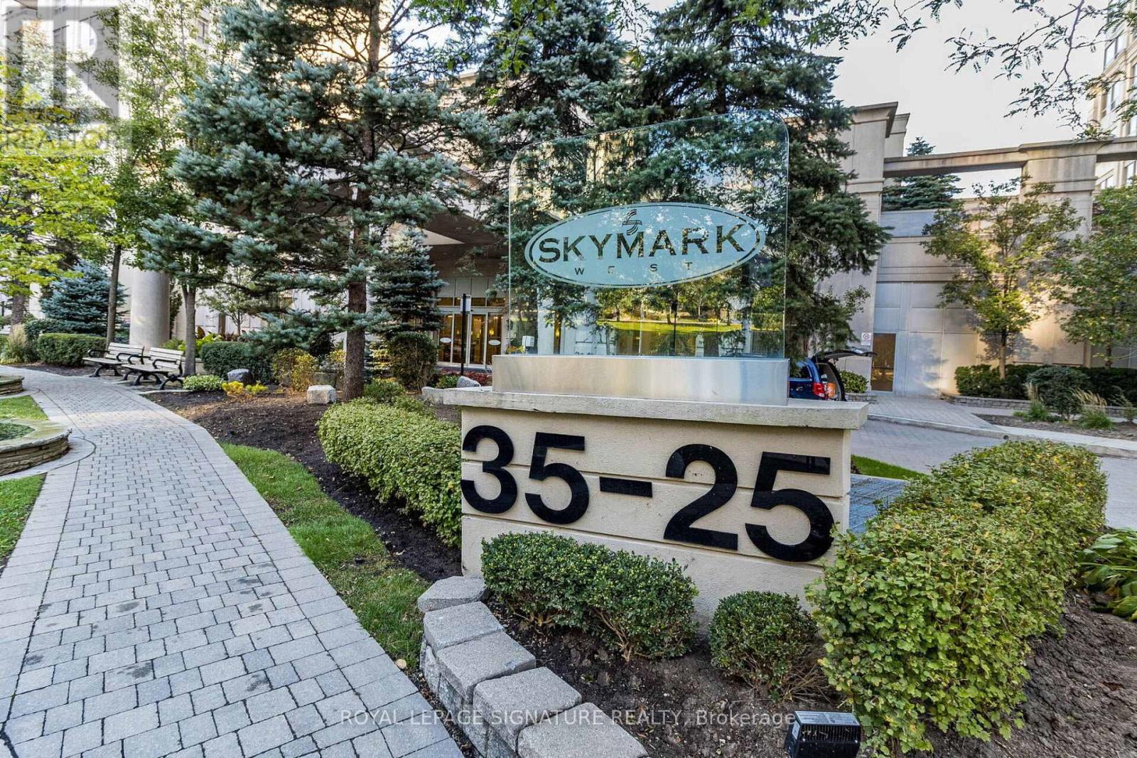 408 - 35 Kingsbridge Garden Circle, Mississauga, Ontario  L5R 3Z5 - Photo 2 - W12943924