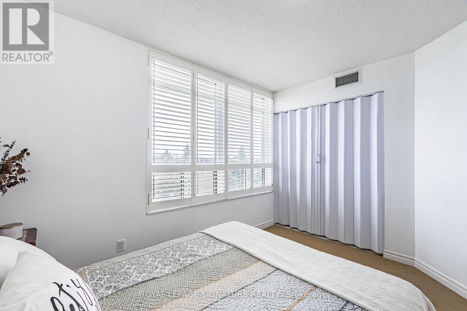 408 - 35 Kingsbridge Garden Circle, Mississauga, Ontario  L5R 3Z5 - Photo 35 - W12943924