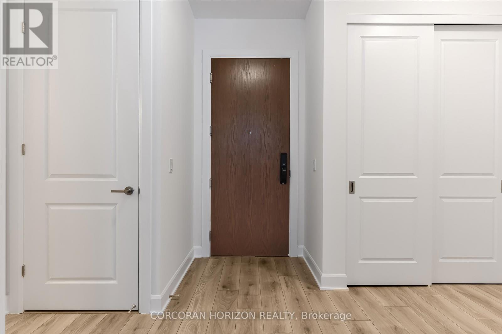 121 - 3240 William Coltson Avenue, Oakville, Ontario  L6H 8C8 - Photo 3 - W12943942