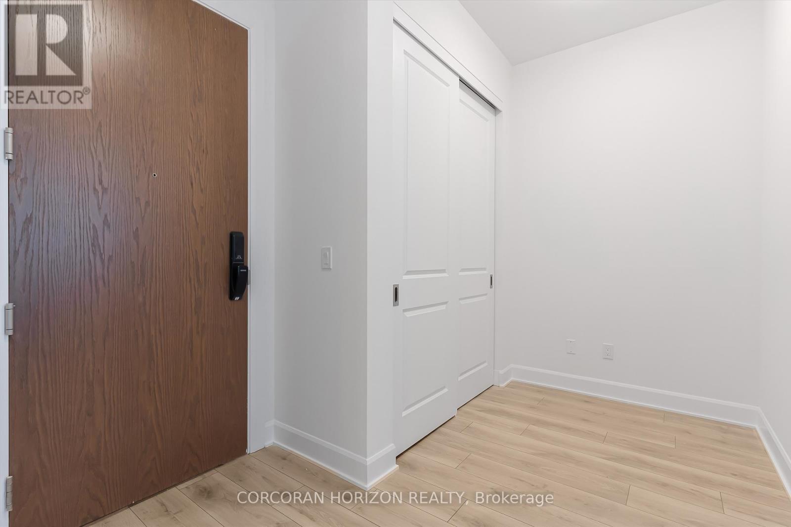 121 - 3240 William Coltson Avenue, Oakville, Ontario  L6H 8C8 - Photo 4 - W12943942