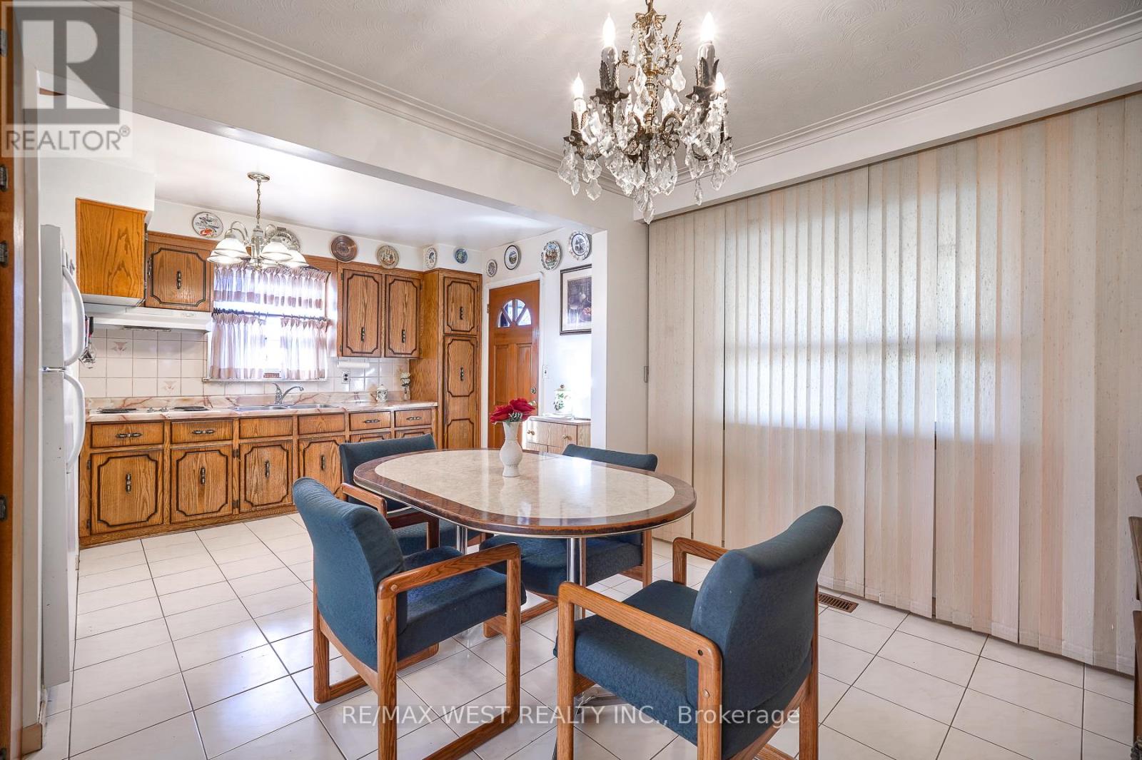 6 Dalrymple Drive, Toronto, Ontario  M6N 4S3 - Photo 10 - W12943944