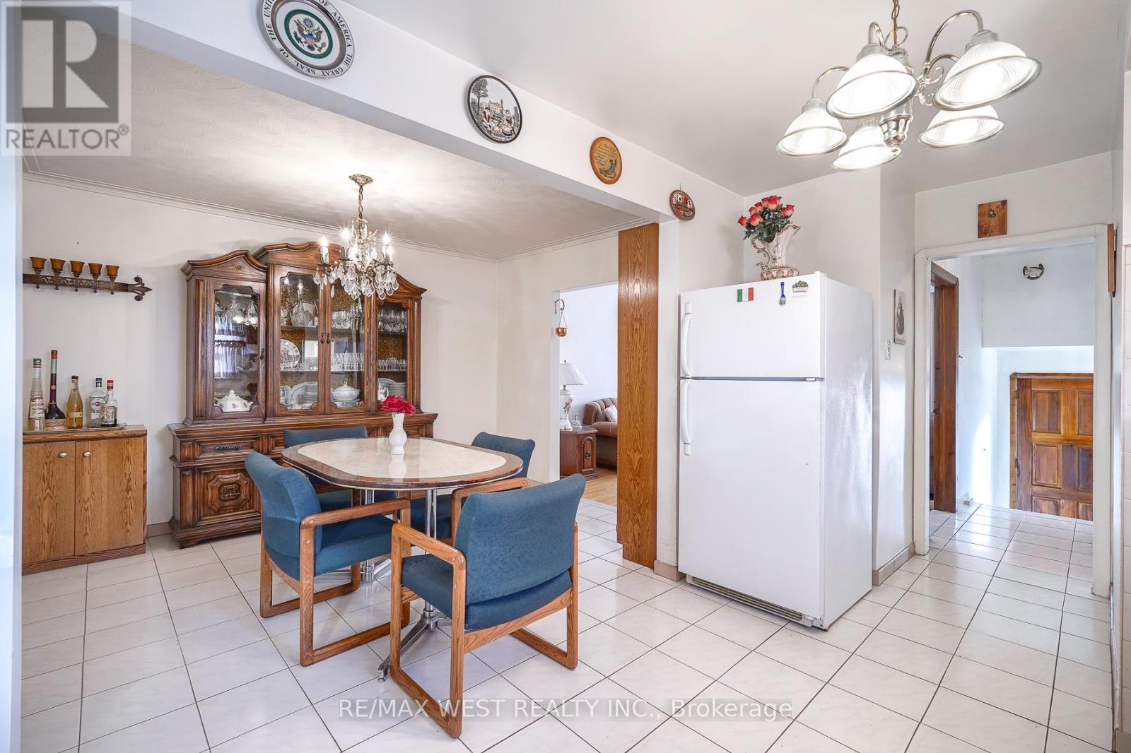 6 Dalrymple Drive, Toronto, Ontario  M6N 4S3 - Photo 15 - W12943944