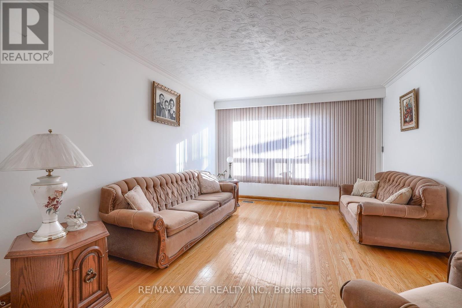 6 Dalrymple Drive, Toronto, Ontario  M6N 4S3 - Photo 6 - W12943944