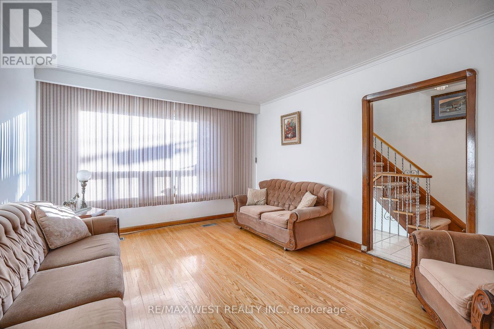 6 Dalrymple Drive, Toronto, Ontario  M6N 4S3 - Photo 7 - W12943944