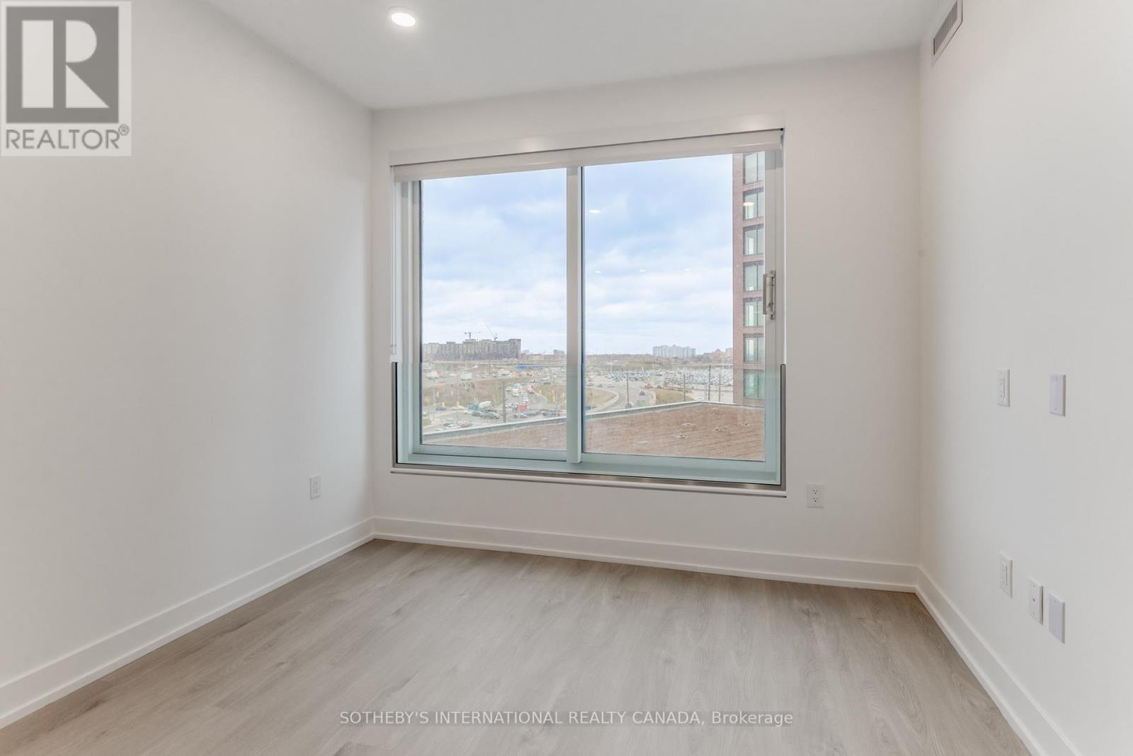 503 - 31 York Garden Way, Toronto, Ontario  M6A 2V1 - Photo 5 - W12943950