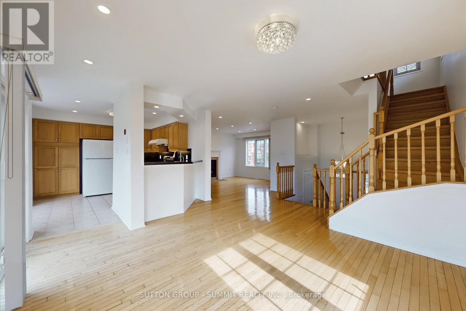 1591 Woodhenge Way, Mississauga, Ontario  L5N 7T1 - Photo 12 - W12944042