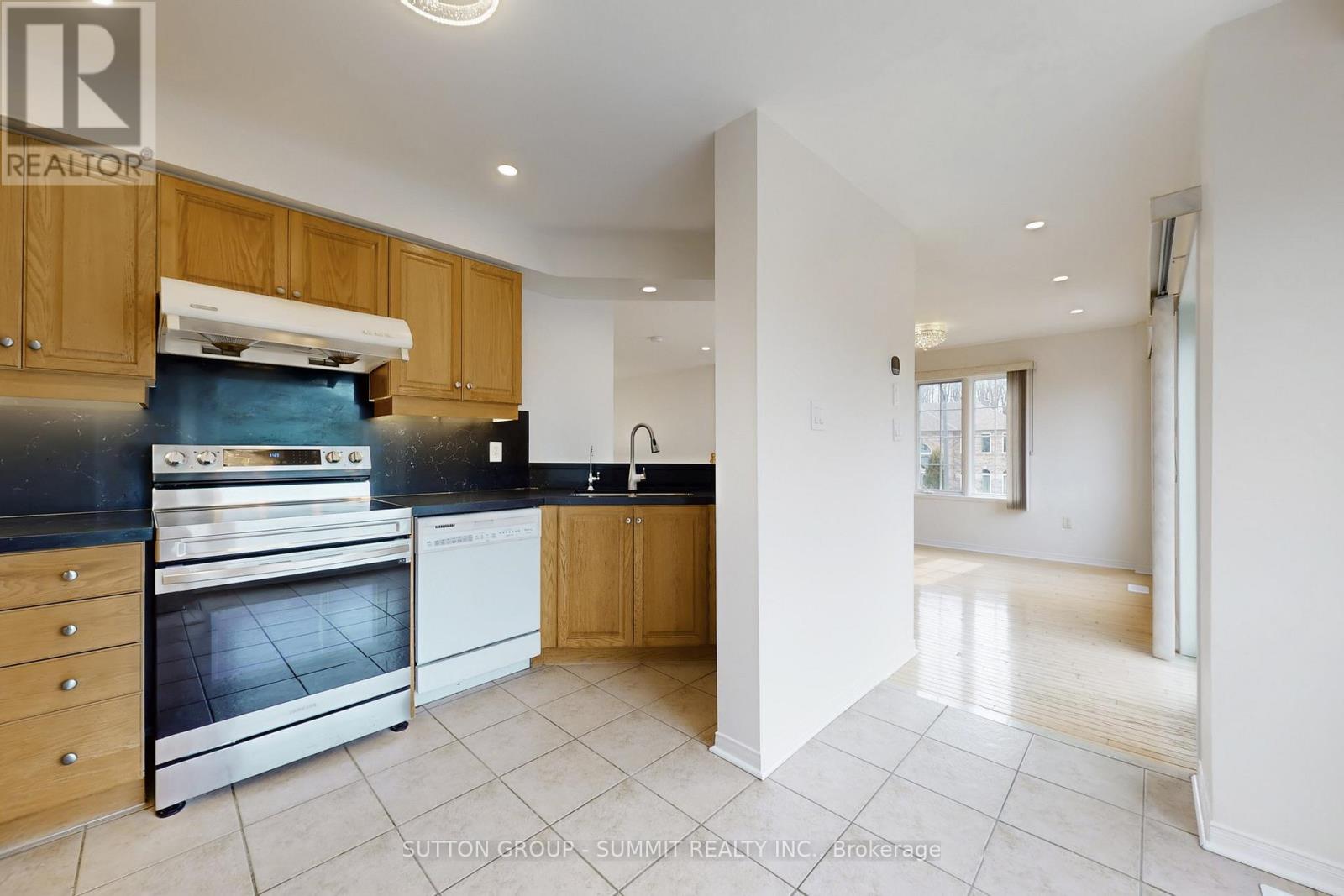 1591 Woodhenge Way, Mississauga, Ontario  L5N 7T1 - Photo 13 - W12944042