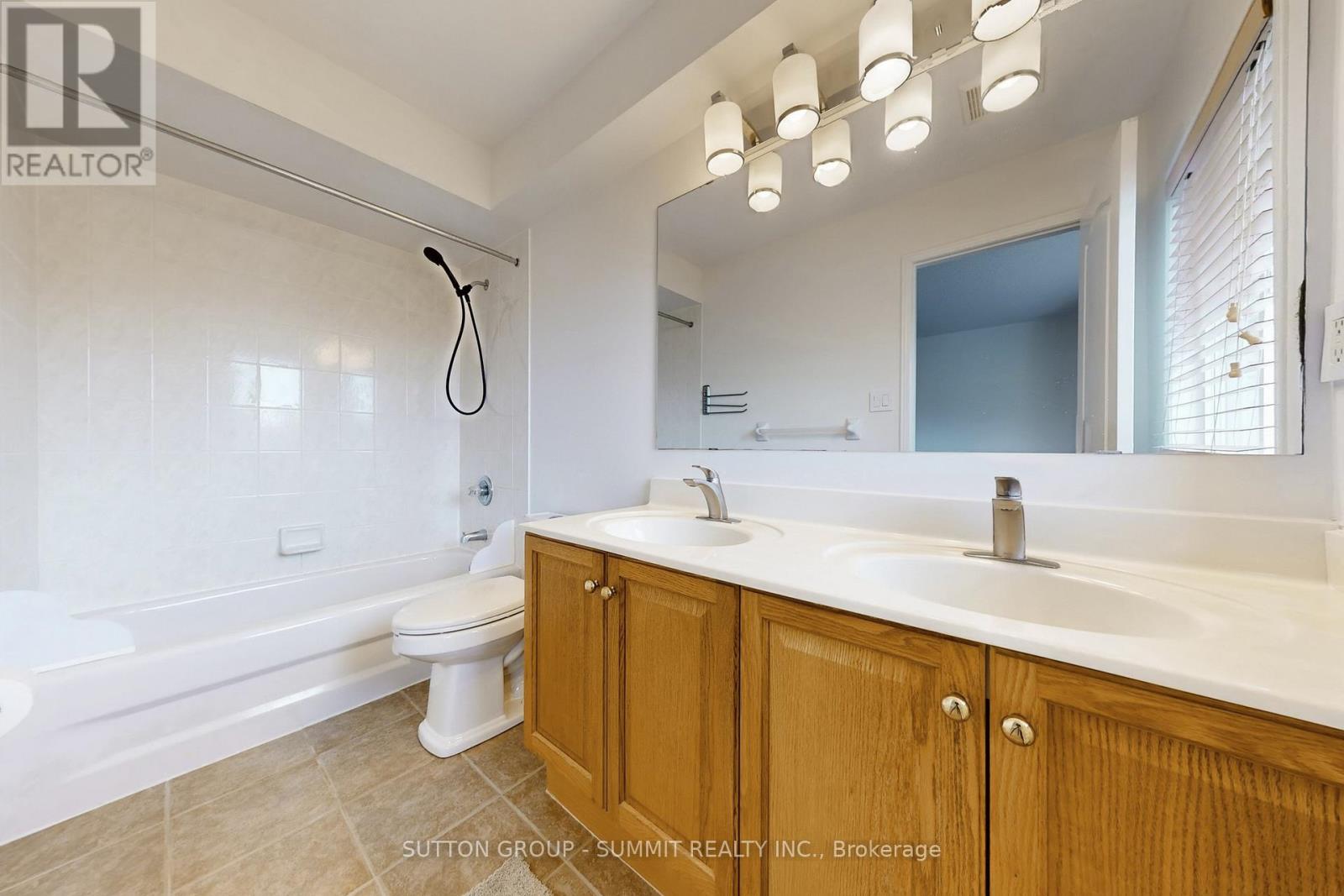 1591 Woodhenge Way, Mississauga, Ontario  L5N 7T1 - Photo 25 - W12944042