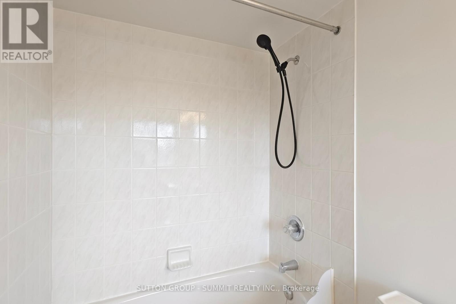 1591 Woodhenge Way, Mississauga, Ontario  L5N 7T1 - Photo 28 - W12944042