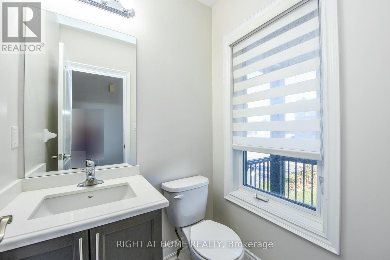 3 Prairie Creek Crescent, Brampton, Ontario  L6Y 6C9 - Photo 4 - W12944130